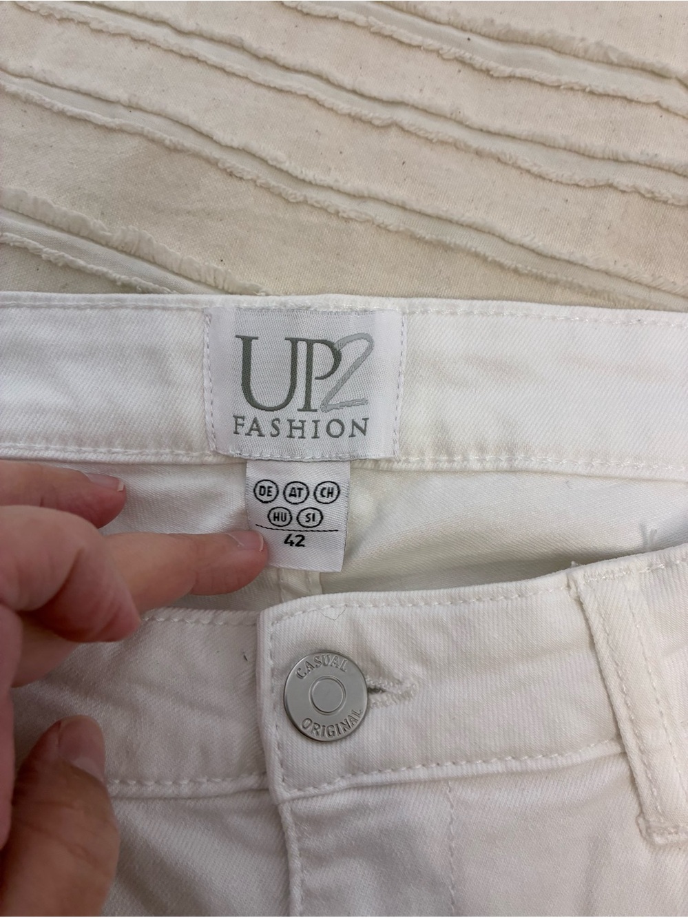 UP2 Fashion Women's White capri Jeans. From Germany. European size 42